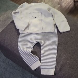Baby Two-Piece Knit Set with Bear Motif in Ivory and Light Gray